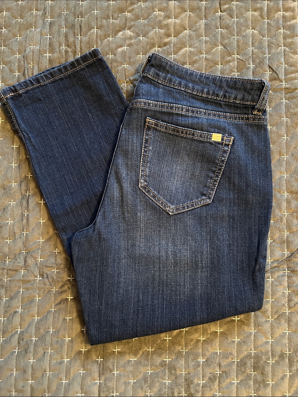 Jennifer Lopez Capri distressed jeans size 6